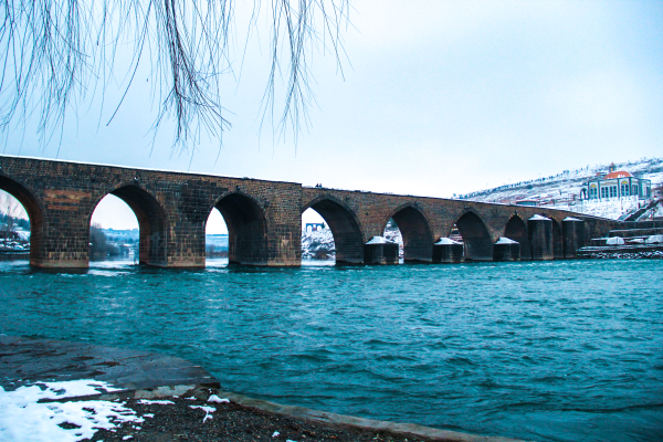 On Gözlü Köprüsü | Dicle Nehri | Kış / 11532